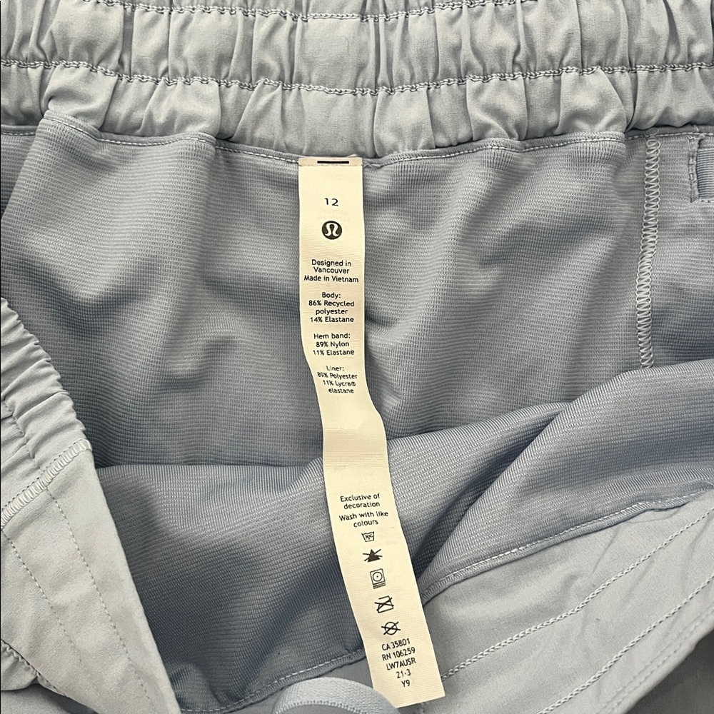 Lululemon Hotty Hot Short II 2.5 In Blue Linen Size 12 - Picture 4 of 10